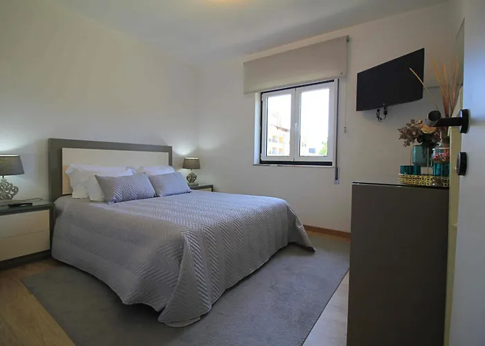 Casa Dos Ouricos بيت للعطل